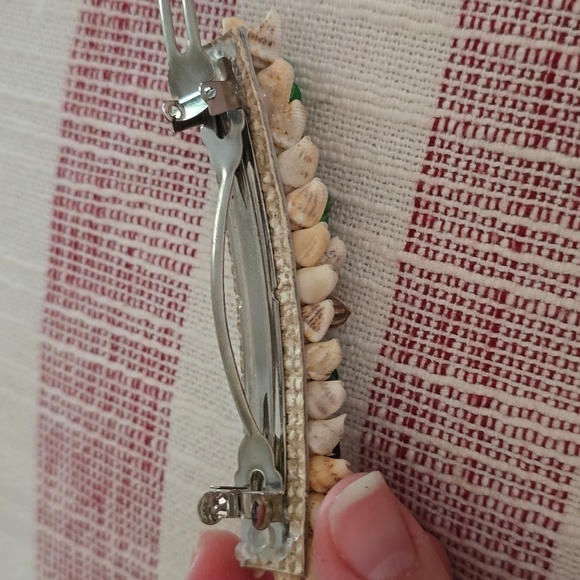 Vintage Shell Hair Clip - EUC